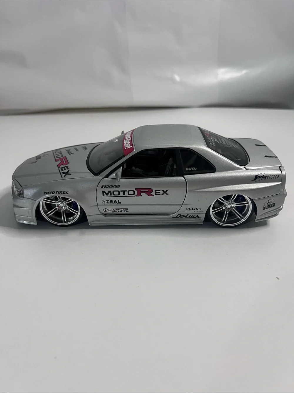 Nissan Skyline GT-R R34 Import Racer MotoRex Diecast 1:18 Escala - Coleccionable